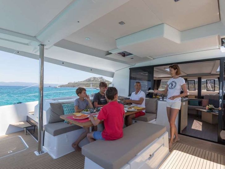 SHEILA T - Fountaine Pajot Saona 47