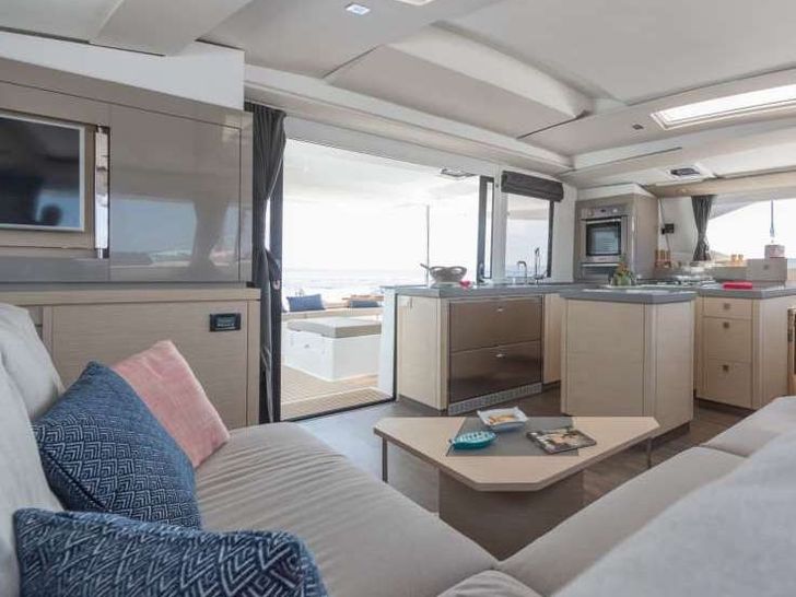 SHEILA T - Fountaine Pajot Saona 47 SHEILA T - Fountaine Pajot Saona 47