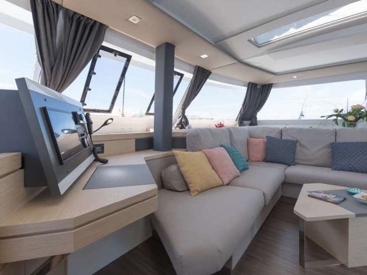 SHEILA T - Fountaine Pajot Saona 47