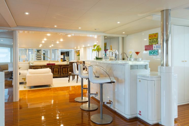 Charter Yacht SHE`S A 10 - Oceanfast 50m - 5 Cabins - Bahamas - Nassau - Abacos - Exumas - Georgetown