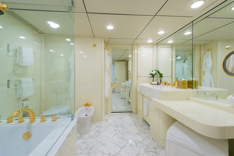 Charter Yacht SHE`S A 10 - Oceanfast 50m - 5 Cabins - Bahamas - Nassau - Abacos - Exumas - Georgetown