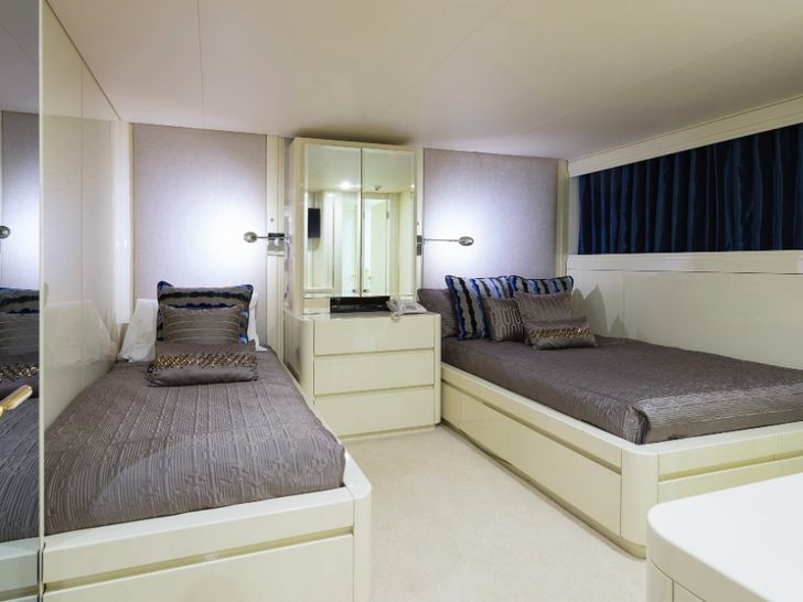 SHE`S A 10 - Oceanfast 50m SHE`S A 10 - Oceanfast 50m