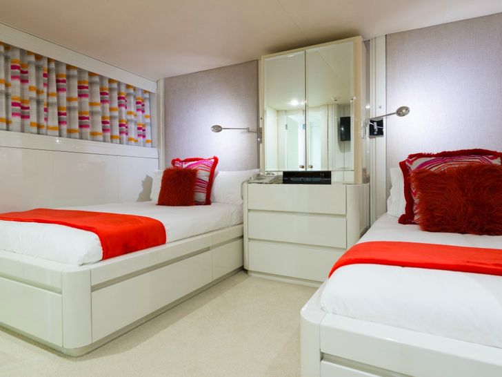 SHE`S A 10 - Oceanfast 50m SHE`S A 10 - Oceanfast 50m