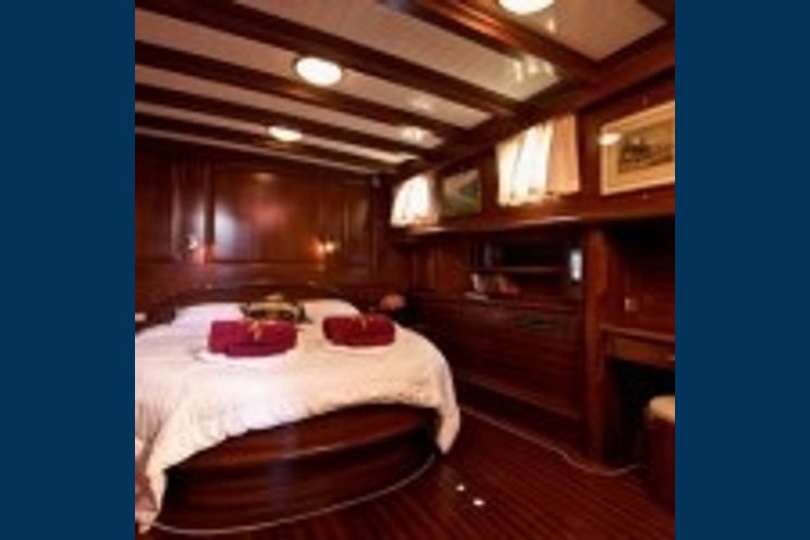 Charter Yacht Silver Star 2 - Caicco - 4 cabins - Naples
