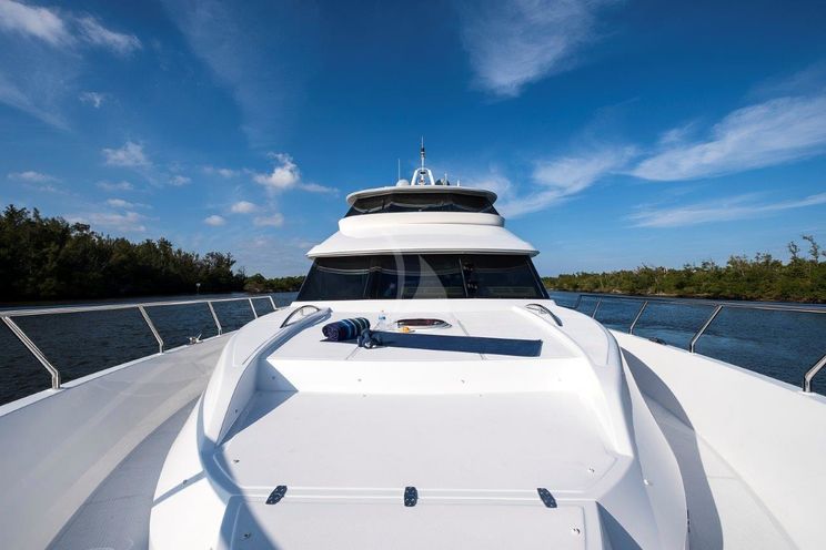 Charter Yacht SILVER LINING - Horizon 74 - 3 Cabins - Nassau - Exumas - Bahamas