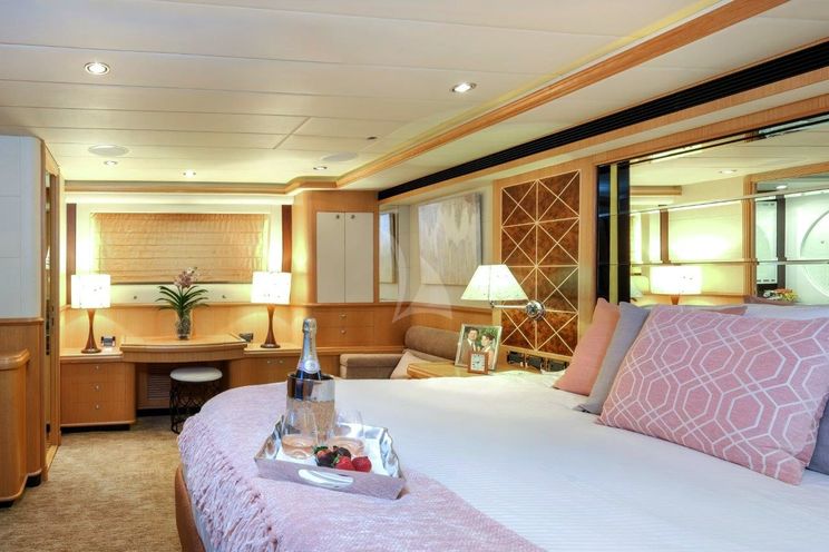 Charter Yacht SILVER LINING - Horizon 74 - 3 Cabins - Nassau - Exumas - Bahamas
