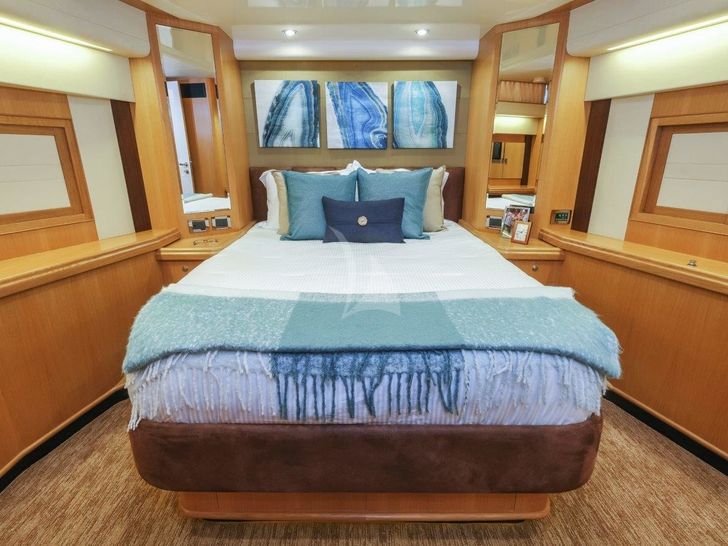 Crewed Motor Yacht VIP Suite Crewed Motor Yacht VIP Suite