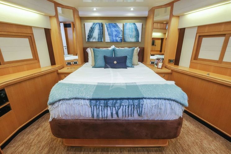 Charter Yacht SILVER LINING - Horizon 74 - 3 Cabins - Nassau - Exumas - Bahamas
