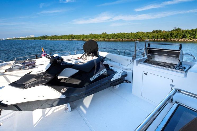 Charter Yacht SILVER LINING - Horizon 74 - 3 Cabins - Nassau - Exumas - Bahamas