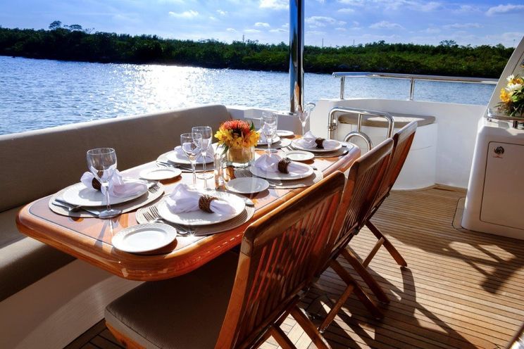 Charter Yacht SILVER LINING - Horizon 74 - 3 Cabins - Nassau - Exumas - Bahamas