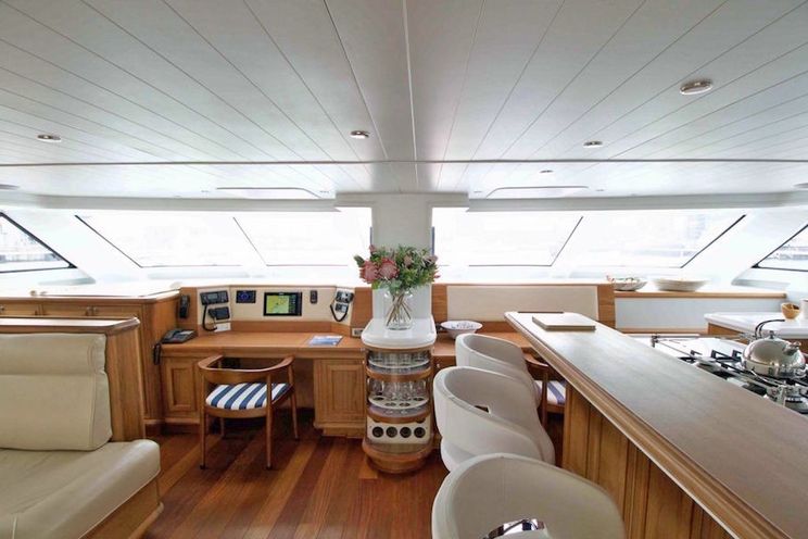 Charter Yacht SKIMMER - Two Oceans 78 - 4 Cabins - Tortola - Virgin Gorda - Grenadines