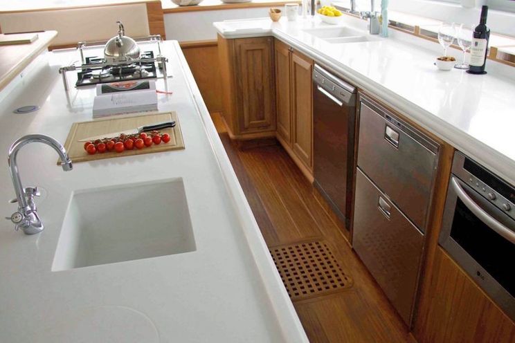 Charter Yacht SKIMMER - Two Oceans 78 - 4 Cabins - Tortola - Virgin Gorda - Grenadines