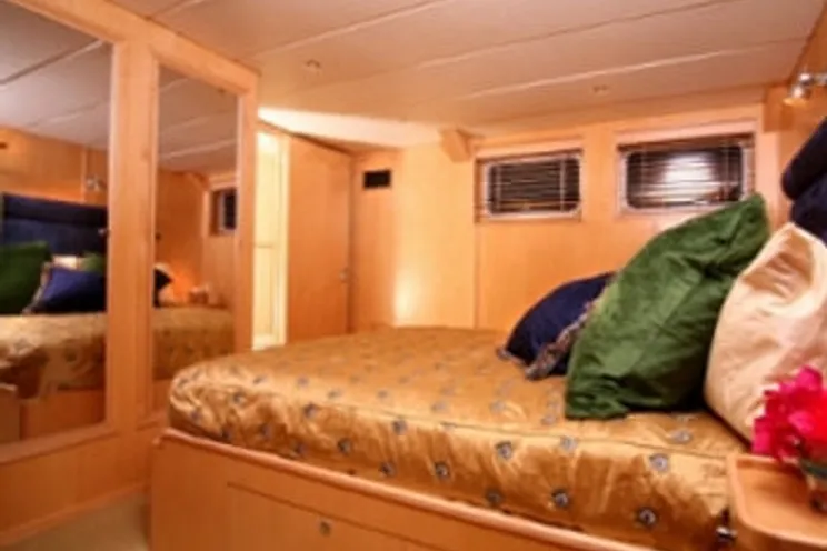 Charter Yacht SLUMBER VENTURE - Custom Power Cat 60 - 3 Cabins - Bahamas - Nassau - Paradise Island - Georgetown