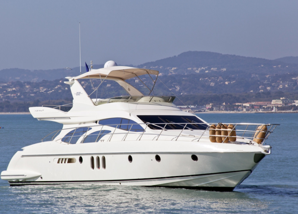 Charter Yacht SO CHIC - Azimut 62 E Fly - Day Charter - Golfe Juan - Cannes - Antibes - St Tropez