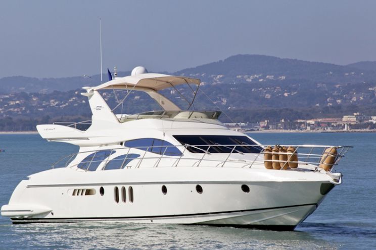 Charter Yacht SO CHIC - Azimut 62 E Fly - Day Charter - Golfe Juan - Cannes - Antibes - St Tropez