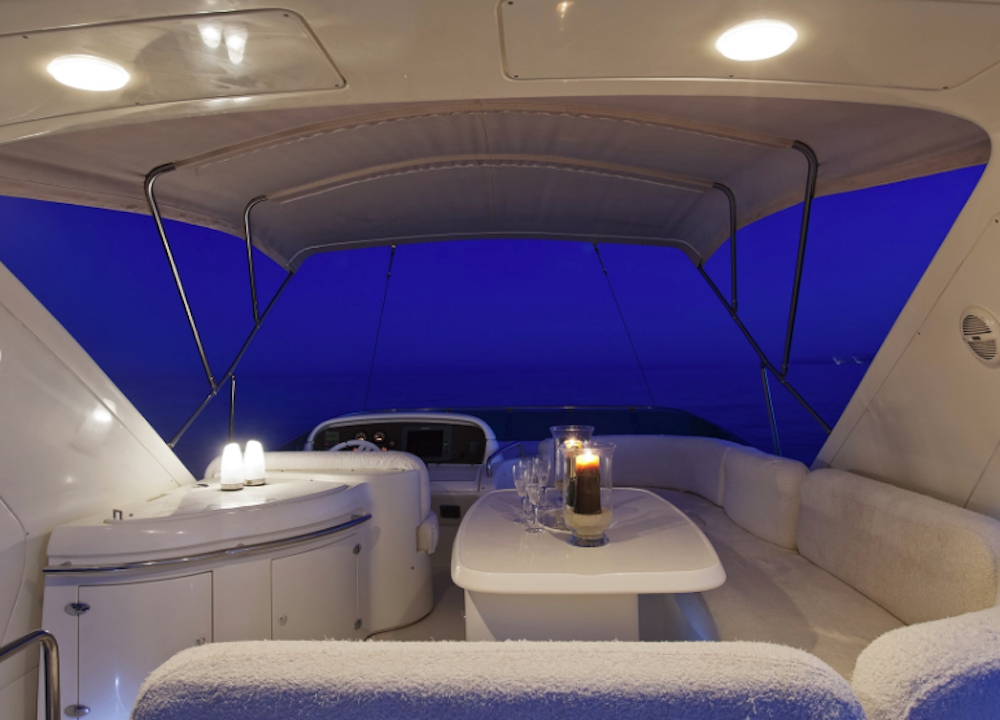 Charter Yacht SO CHIC - Azimut 62 E Fly - Day Charter - Golfe Juan - Cannes - Antibes - St Tropez