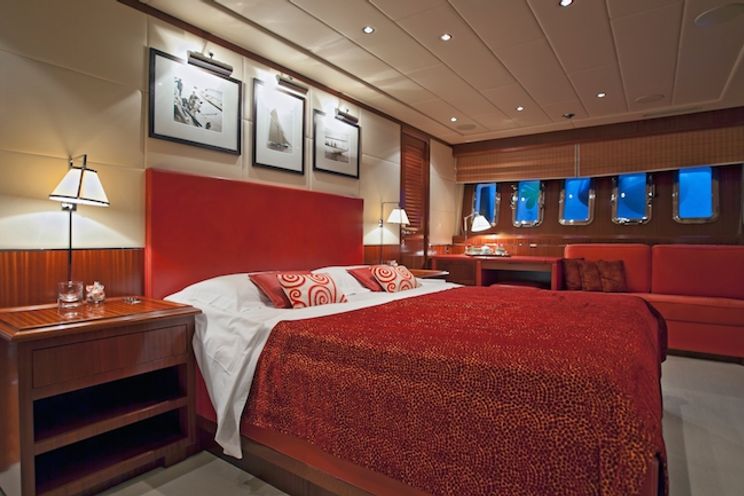 Charter Yacht SOAN - Mangusta 92 - 4 Cabins - Antibes - Cannes - Monaco