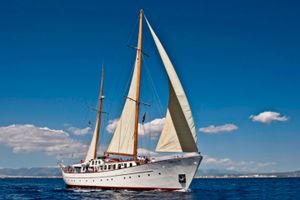 SOUTHERN CROSS - Day charter for up to 65 guests - Barcelona