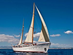 SOUTHERN CROSS - Day charter for up to 65 guests - Barcelona SOUTHERN CROSS - Day charter for up to 65 guests - Barcelona
