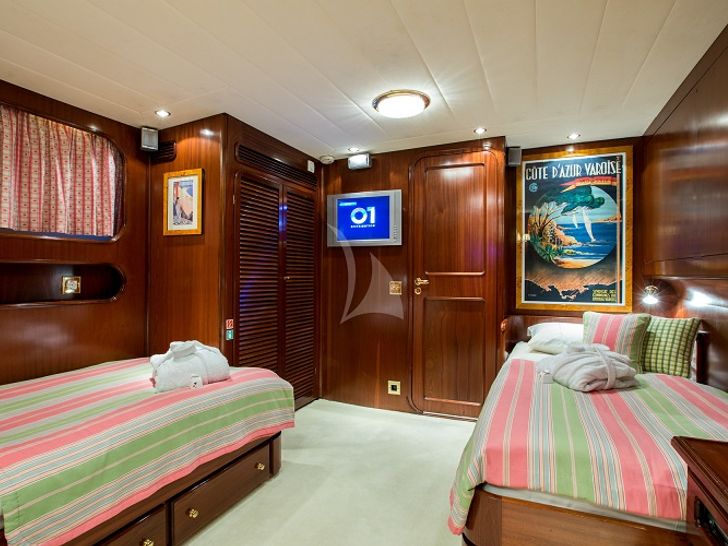twin cabin 1