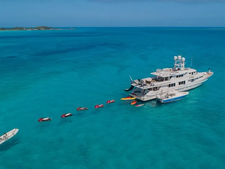 STARSHIP - Van Mill 43 m,anchored with water toys