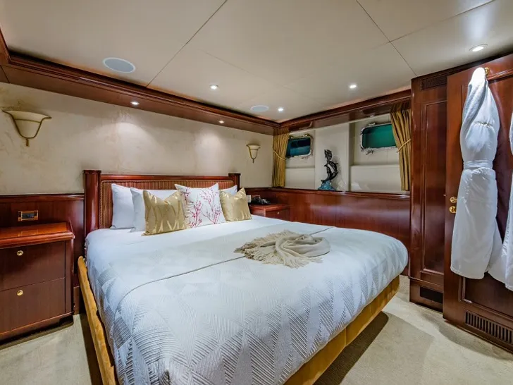 STARSHIP - Van Mill 43 m,queen cabin STARSHIP - Van Mill 43 m,queen cabin