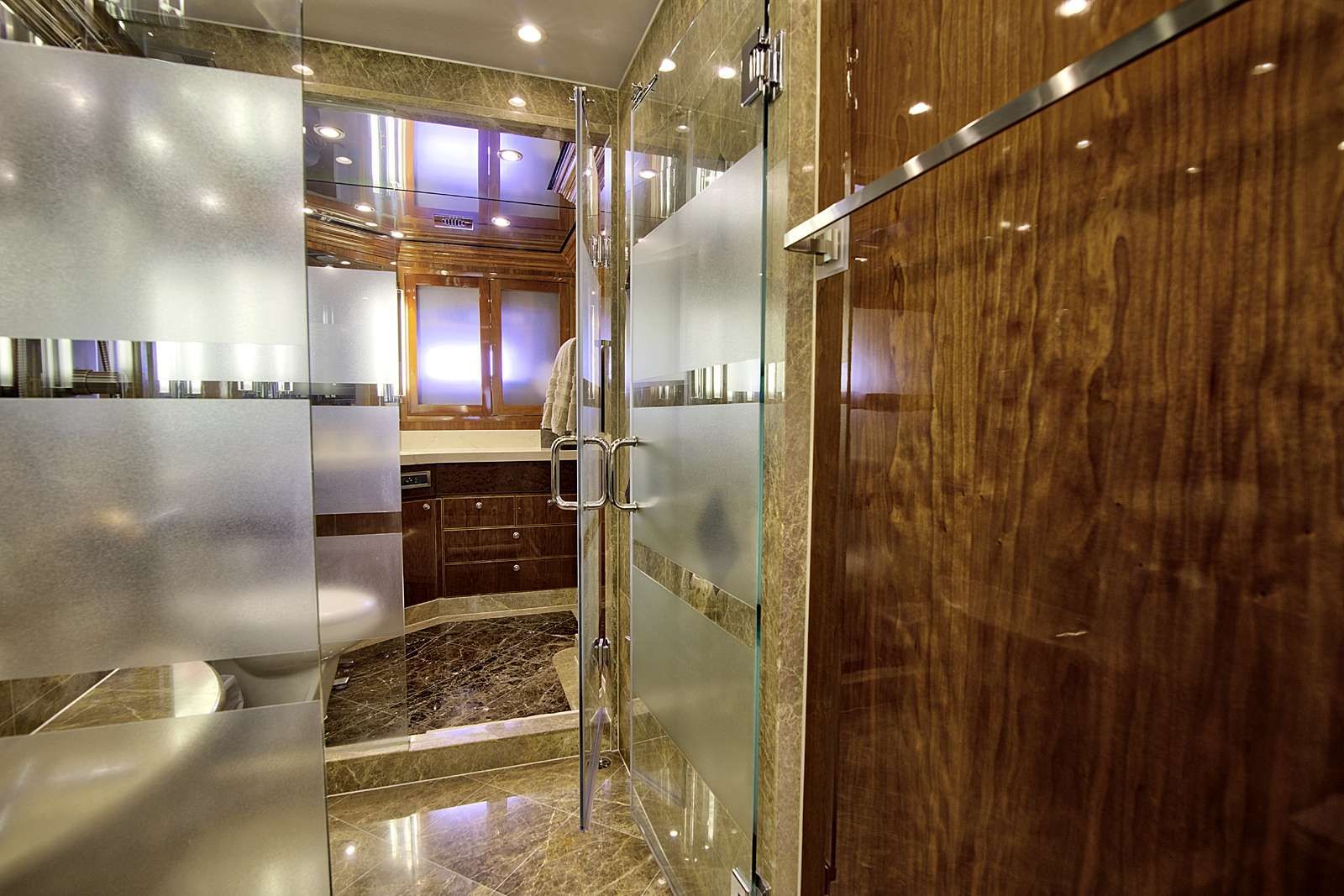 STERLING V Yacht Master Shower