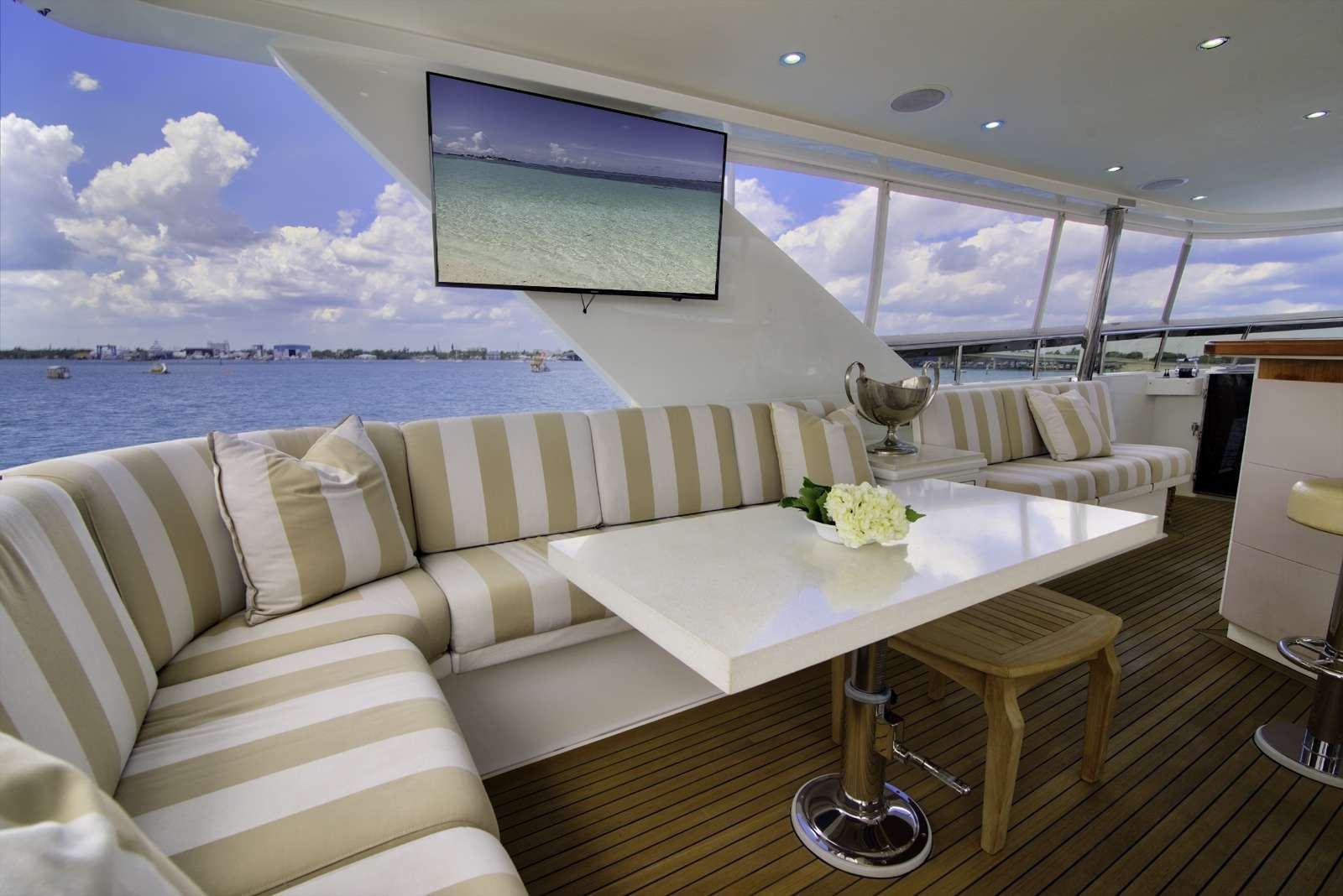 STERLING V Yacht Flybridge Seating