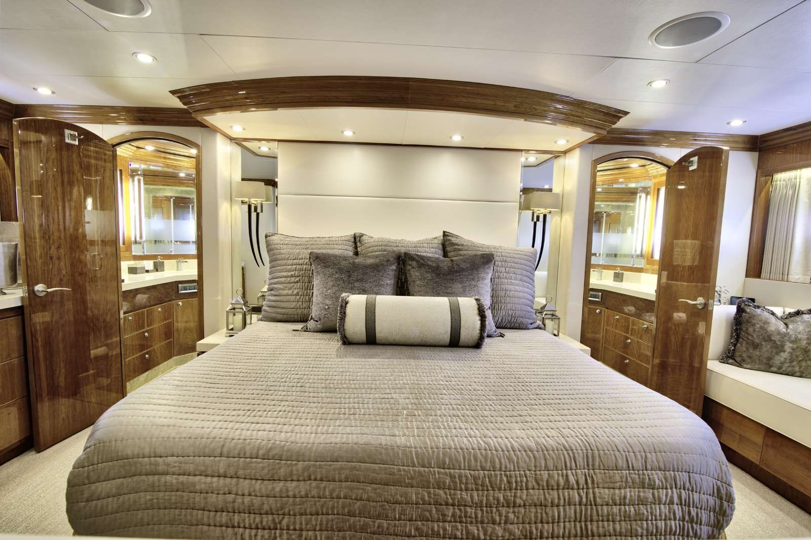 STERLING V Yacht Master Suite