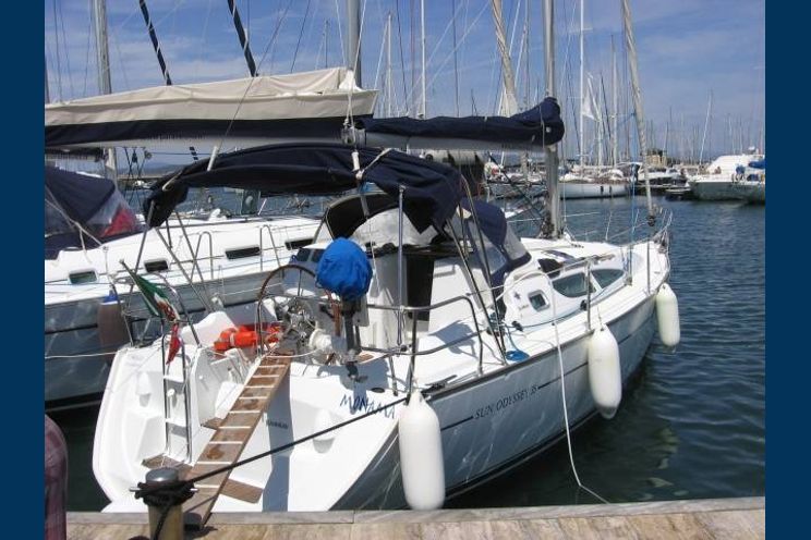 Charter Yacht Sun Odyssey 35 - 3 Cabins - Tuscany - Italy