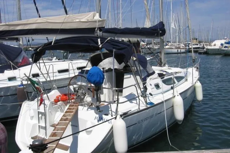 Charter Yacht Sun Odyssey 35 - 3 Cabins - Tuscany - Italy
