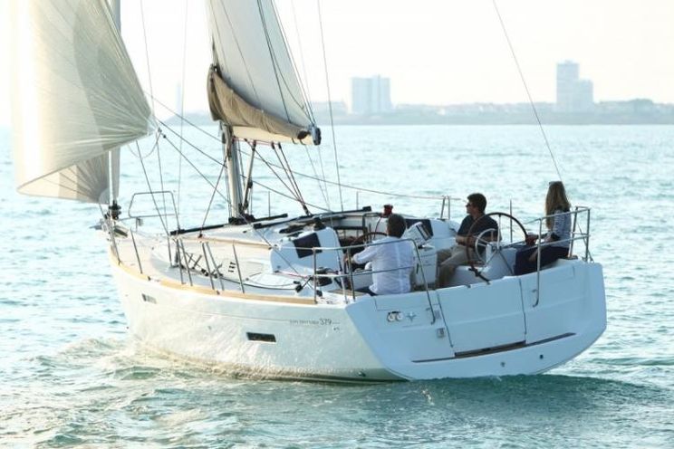 Charter Yacht Sun Odyssey 379 - 3 Cabins - Hyeres - France