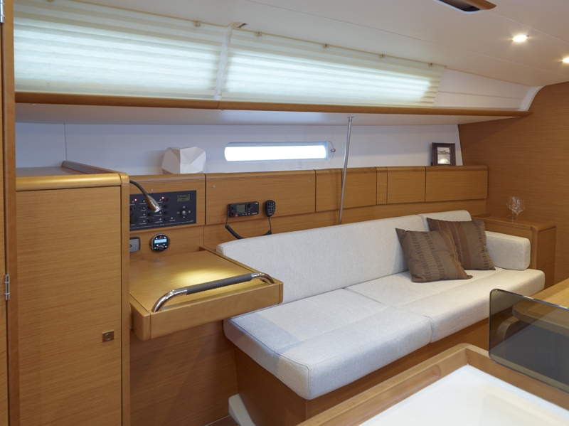 Charter Yacht Sun Odyssey 379 - 3 Cabins - Hyeres - France