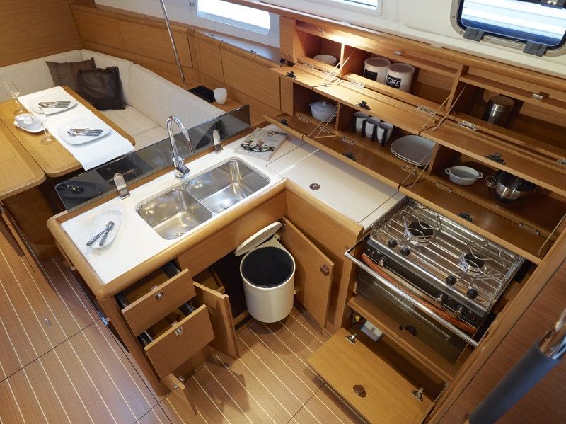 Charter Yacht Sun Odyssey 379 - 3 Cabins - Hyeres - France