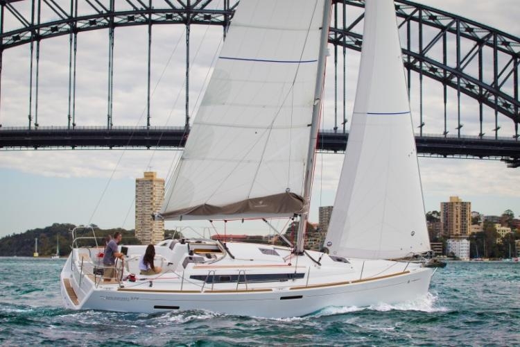 Sun Odyssey 379 - 3 Cabins - Hyeres - France