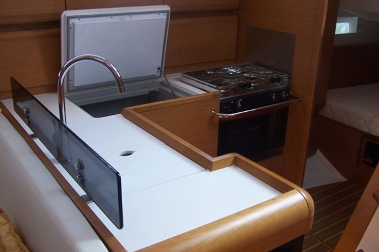 Charter Yacht Sun Odyssey 40.9 - 3 Cabins - Denia