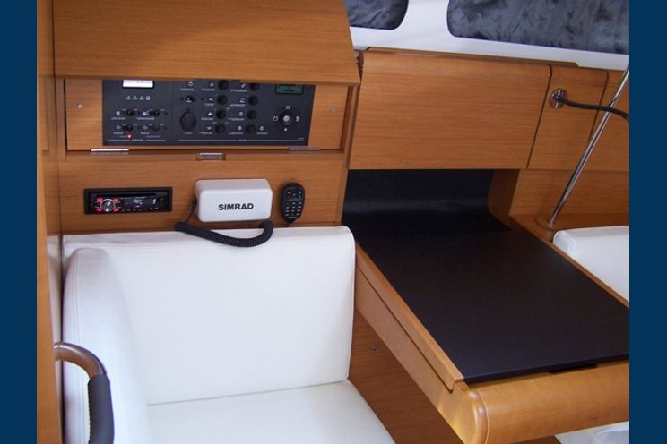 Charter Yacht Sun Odyssey 40.9 - 3 Cabins - Denia