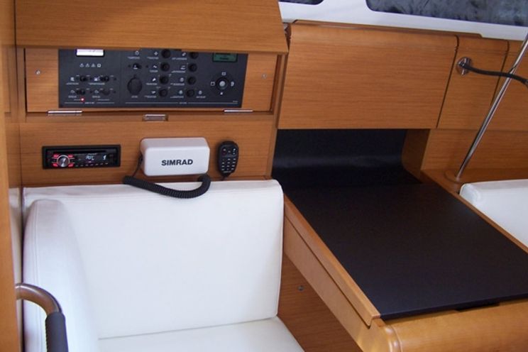 Charter Yacht Sun Odyssey 40.9 - 3 Cabins - Denia