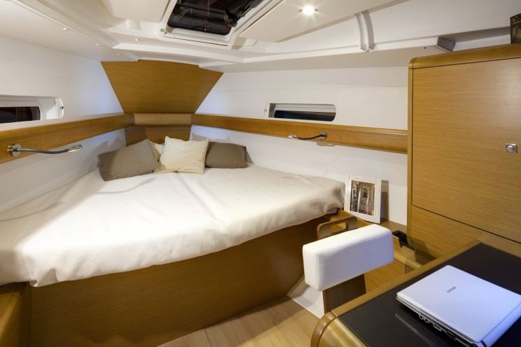 Charter Yacht Sun Odyssey 409 - 3 Cabins - Tropea - Naples - Amalfi Coast