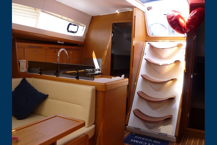 Charter Yacht Sun Odyssey 42 DS - 2010 - 3 Cabins