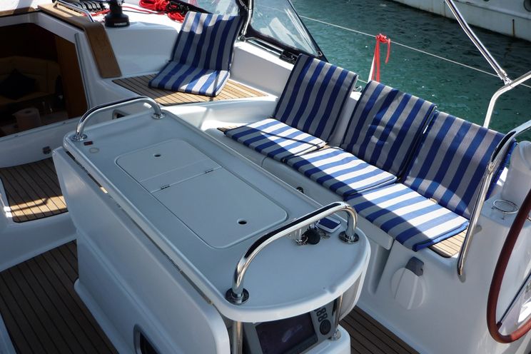 Charter Yacht Sun Odyssey 42 DS - 2010 - 3 Cabins