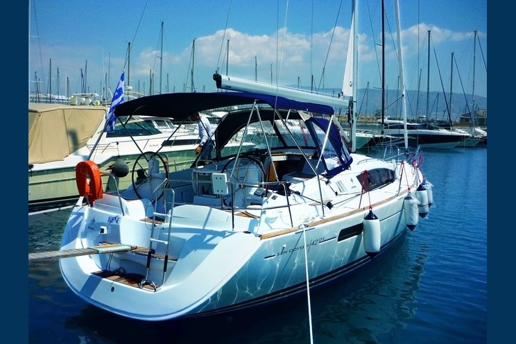 Charter Yacht Sun Odyssey 42 DS - 2010 - 3 Cabins
