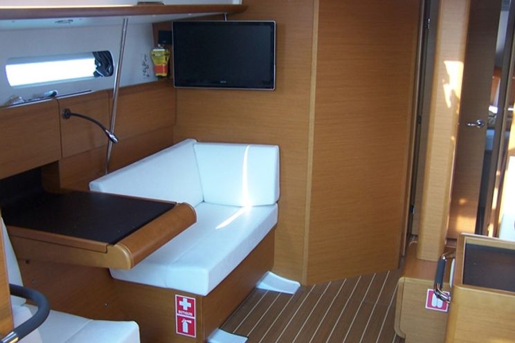 Charter Yacht Sun Odyssey 43.9 - 4 Cabins - Denia