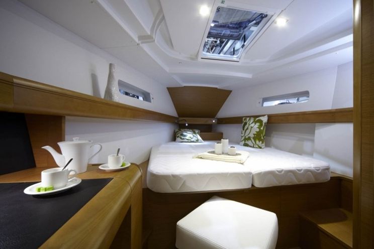 Charter Yacht Sun Odyssey 439 - 4 Cabins - Ibiza