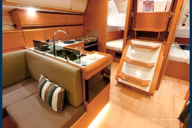 Charter Yacht Gipsy Queen
