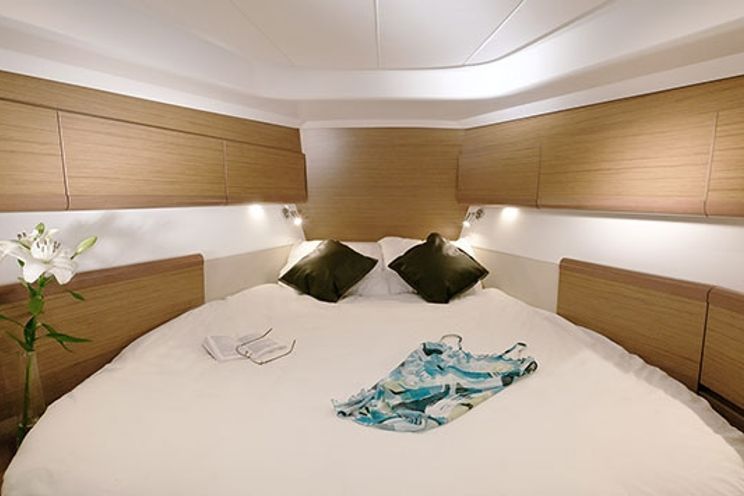 Charter Yacht Sun Odyssey 45 DS - 3 Cabins - Antibes