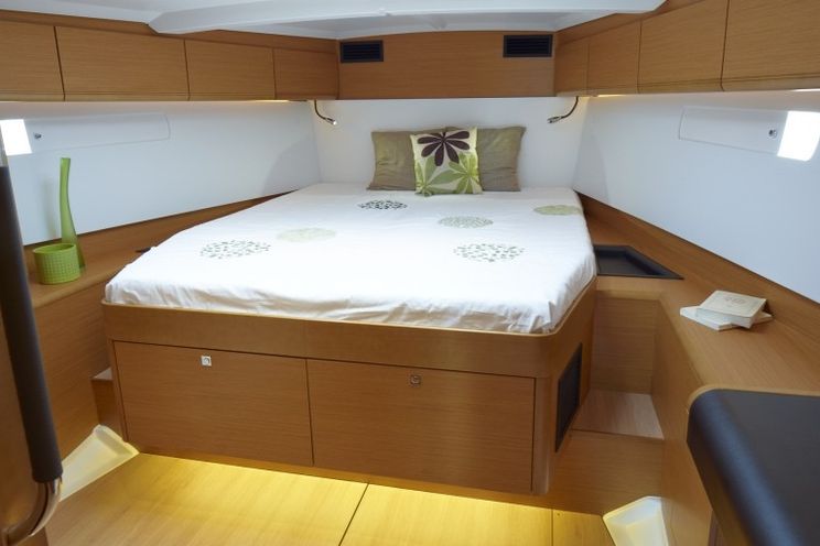 Charter Yacht Sun Odyssey 509 - 5 Cabins - Castellammare di Stabia - Italy