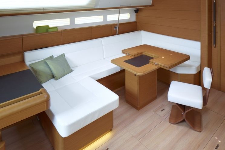 Charter Yacht Sun Odyssey 519 - 5 Cabins - Tropea - Naples - Amalfi Coast