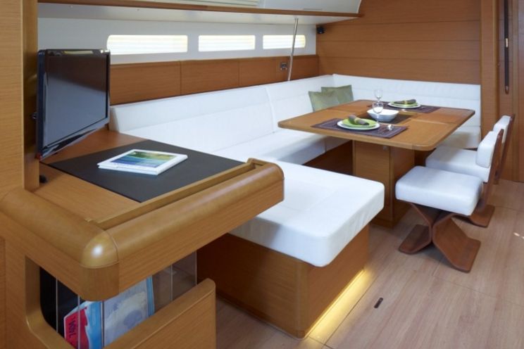 Charter Yacht Sun Odyssey 519 - 5 Cabins - Tropea - Naples - Amalfi Coast