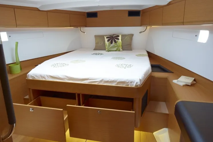 Charter Yacht Sun Odyssey 519 - 5 Cabins - Tropea - Naples - Amalfi Coast